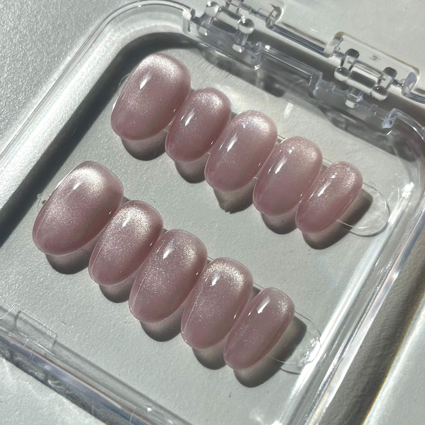 A set of lilac - colored glossy press - on nails neatly arranged in a transparent case. The nails have a soft, smooth finish, ideal for creating a refined and graceful appearance, suitable for spring or elegant occasions.