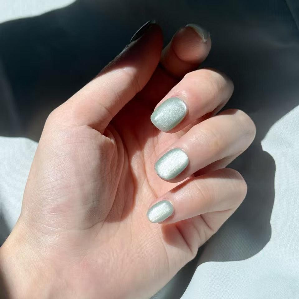 A set of mint - green glossy press - on nails neatly arranged in a transparent case. The nails have a soft, cool finish, ideal for creating a fresh and tranquil look, suitable for spring and summer casual outings or beach vacations.